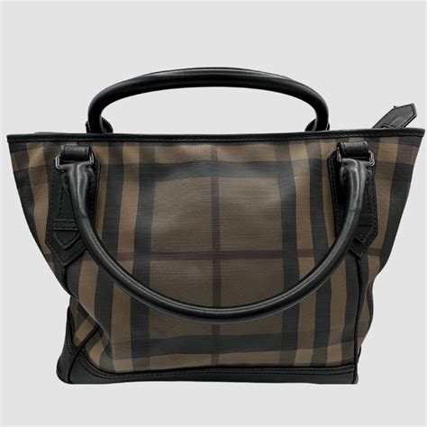 Myynnissä: Nahkainen Burberry Crossbody laukku .